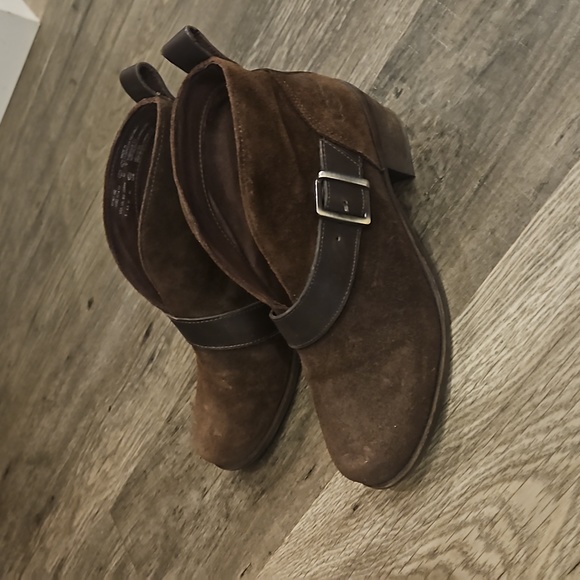 UGG Wright Belted Bootie - Picture 4 of 5